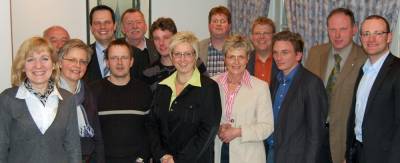 Der Vorstand der CDU Raesfeld-Erle 
Rechts: Jens Spahn, hinten links  Andreas Grotendorst, B�rgermeisterkandidat
