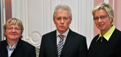 v. links nach rechts:
Elisabeth Bauer, Konrad-Adenauer-Stiftung,
Peter Schaller, Generalkonsul der BRD in St. Petersburg
Diana Brmmel, CDU-Gemeindeverbandsvorsitzende Raesfeld-Erle

