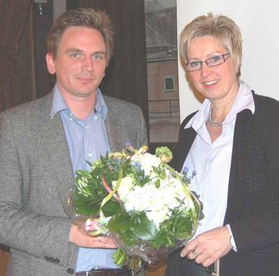 2.	Jan Gling nimmt die Glckwnsche zur Wahl von Diana Brmmel entgegen